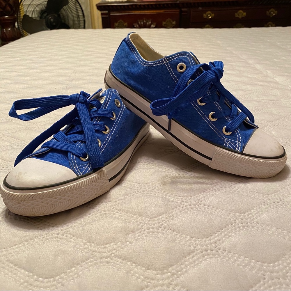 Blue converse🌀